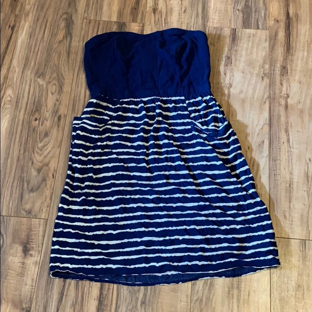 Blue strapless dress with pockets